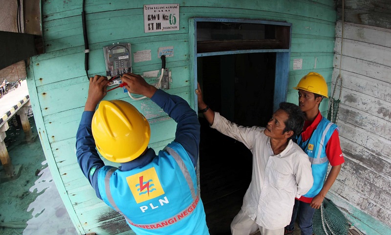 Penetapan Tarif Tenaga Listrik Tahun 2023, PLN Dorong Ekonomi dengan Listrik Andal (Foto: Adam Sumarto/Pasundan Ekspres)