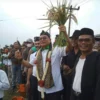 Ketua HKTI Moeldoko Panen Raya di Karawang