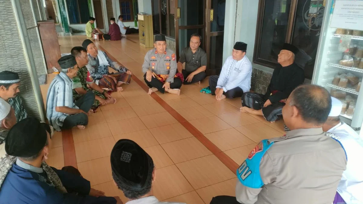 Jumat Curhat, Kapolsek Pusakanagara Sampaikan Pesan Kamtibmas