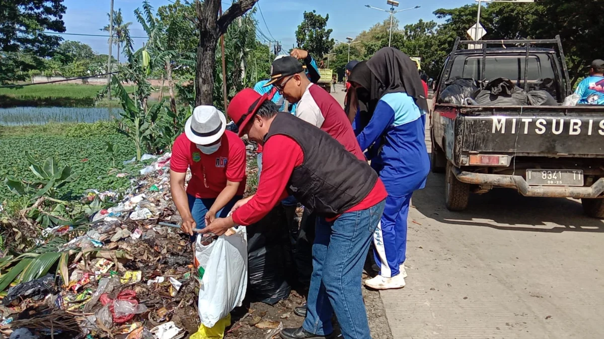 Forkopimcam Pusakajaya Gelar Gerakan Masyarakat Sadar Sampah, Bentuk Kepedulian Terhadap Lingkungan 