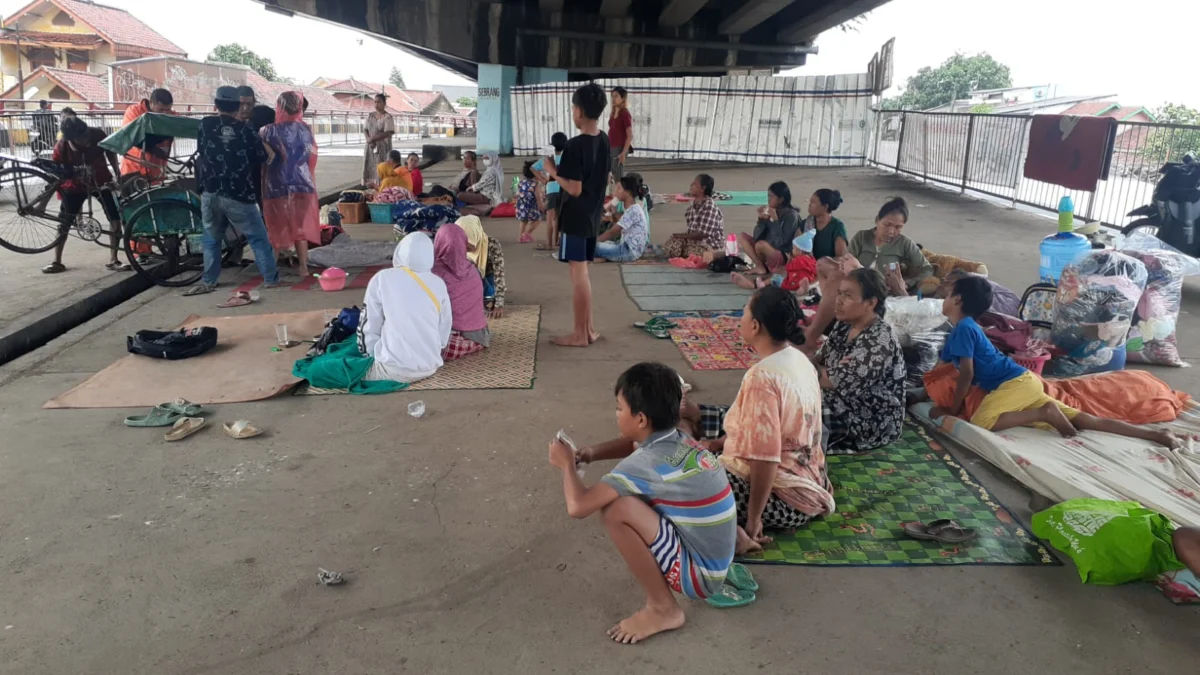 400 Rumah Warga Terendam Banjir, 30 Kepala Keluarga Mengungsi di Flyover Pamanukan 