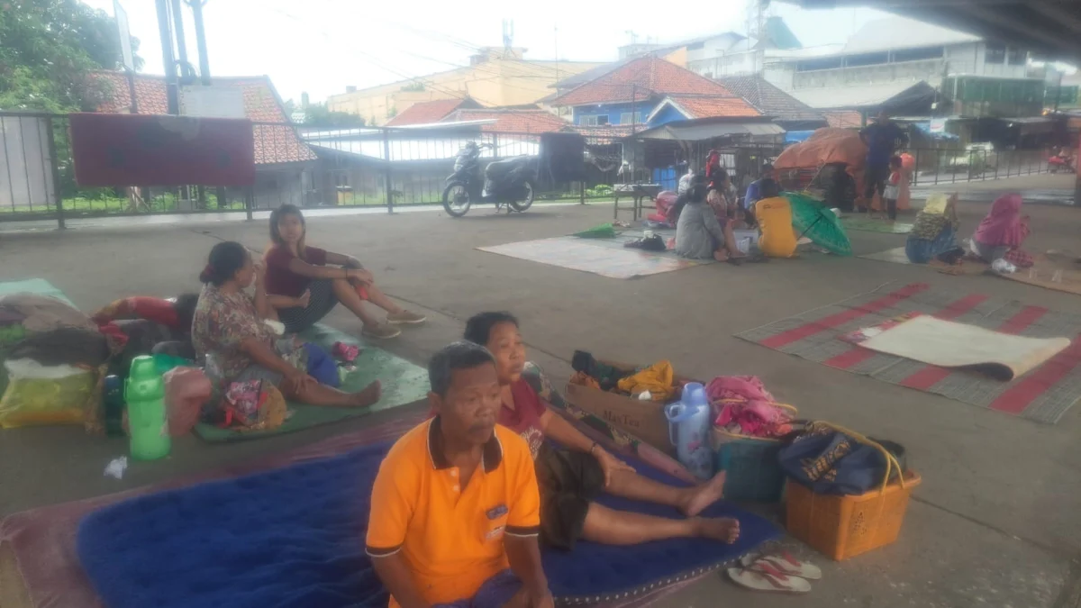 Warga Korban Banjir di Flyover Pamanukan Butuh Bantuan Logistik, Pemdes Sudah Laporan, Bantuan Belum Datang 