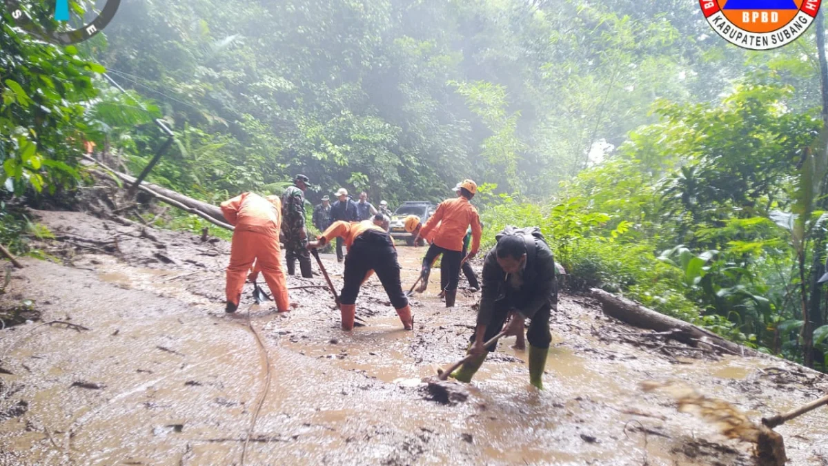 Pasca Tertimbun Longsor, Jalan Menuju Desa Cirangkong Kini Sudah Bisa Dilalui 