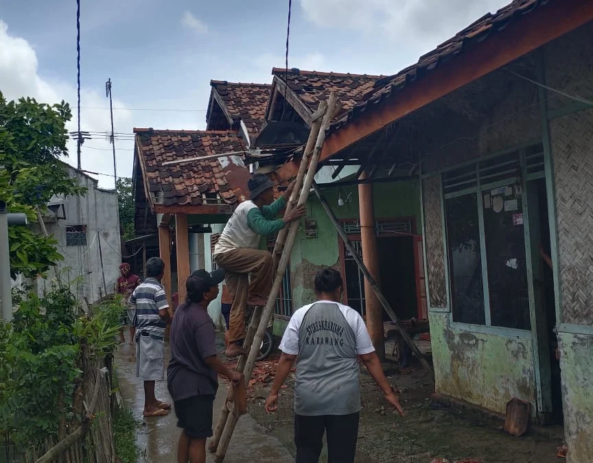 Puluhan Rumah di Karawang Rusak Diterjang Angin Puting Beliung, Tak Ada Korban Jiwa