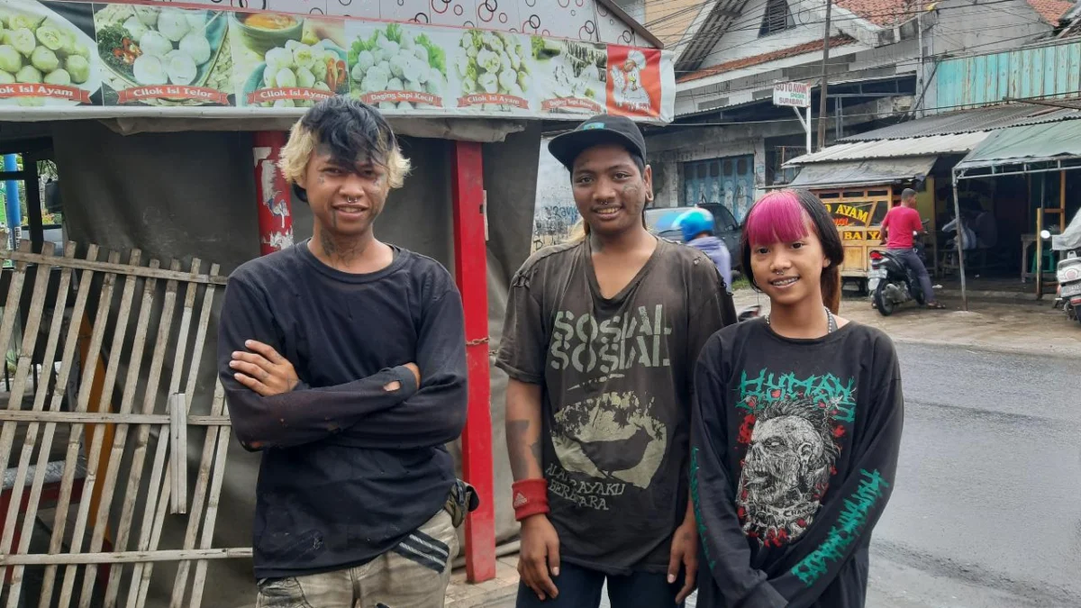 Kisah Anak Punk Jalanan di Pantura Subang