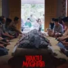 Yang Tidak Mau Mengalami Kejadian Seperti di Film Waktu Maghrib