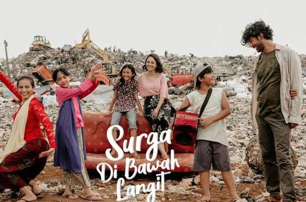 5 Alasan Nonton Film Surga Di Bawah Langit, Reza Rahardian Comeback!