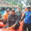 Tinjau Banjir di Subang, Wagub Jabar Uu Pastikan Masyarakat Tak Akan Kekurangan Makanan