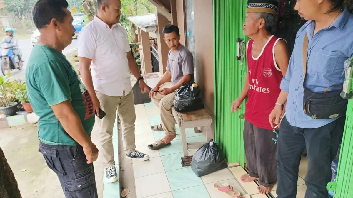 Polsek Jatiluhur Polres Purwakarta tengah melakukan pengejaran terhadap pelaku perampokan warung kelontong. Hal itu terungkap setelah Kapolsek Jatiluhur Kompol Dandan Nugraha Gaos saat memberikan keterangan kepada wartawan, Kamis (16/3).