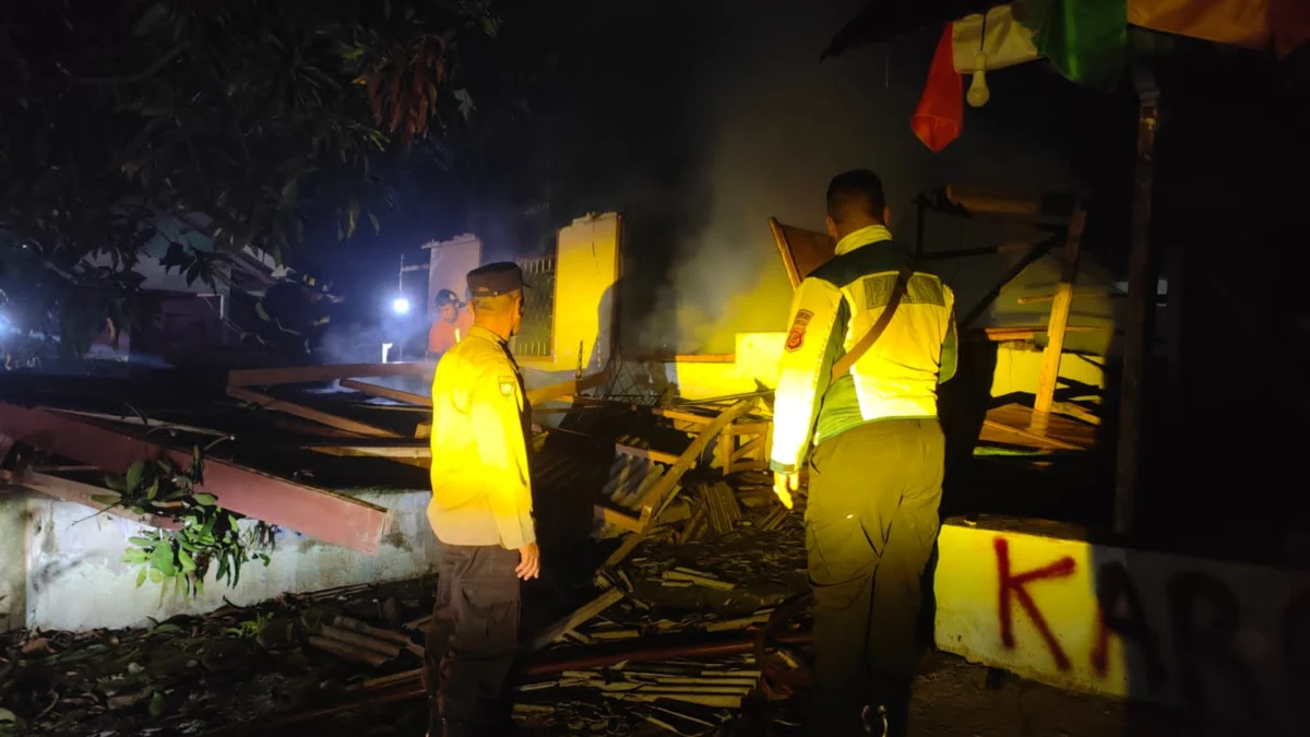 Warung Semi Permanen di Pantura Subang Dilalap Si Jago Merah, Kerugian Ditaksir Rp100 Juta 