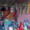 Berharap Cuan dari Pemudik, Pedagang Warung Dadakan di Jalur Pantura Sehari Bisa Dapat Rp300 ribu 