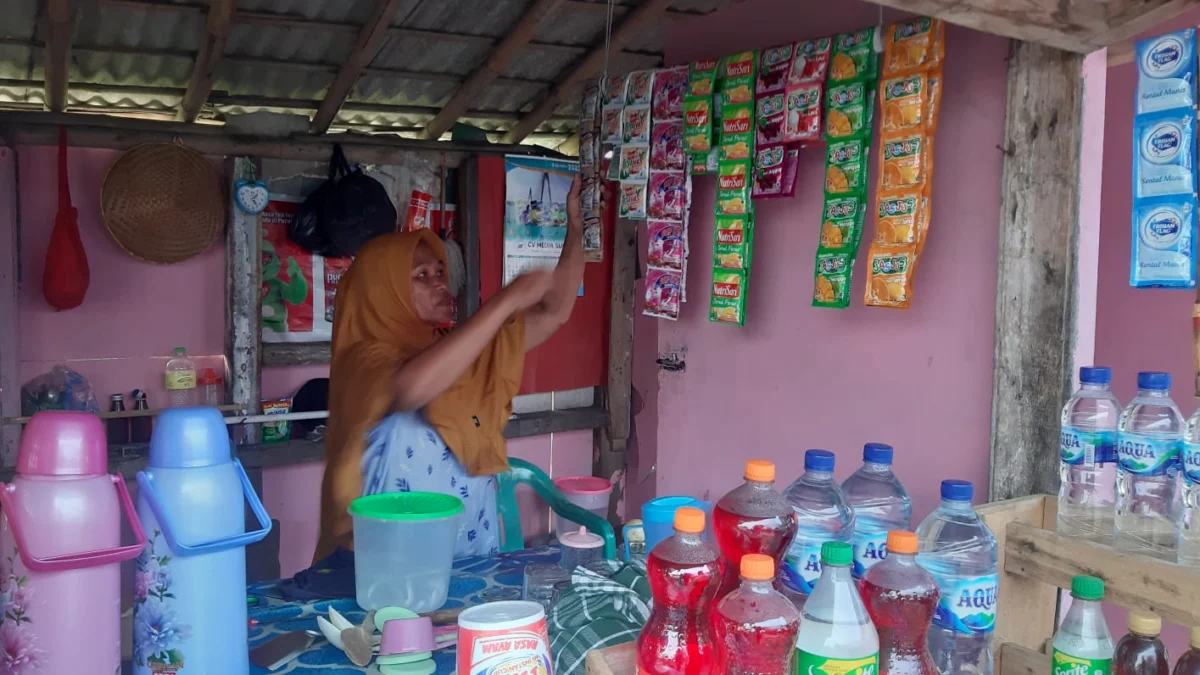 Berharap Cuan dari Pemudik, Pedagang Warung Dadakan di Jalur Pantura Sehari Bisa Dapat Rp300 ribu 