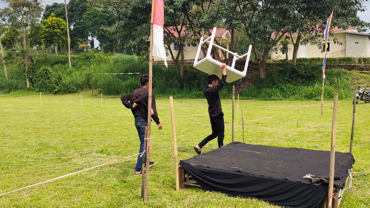 Warga Kampung Jagarnaek Gotong Royong Siapkan Lapang Sepakbola untuk Tempat Salat Idul Fitri