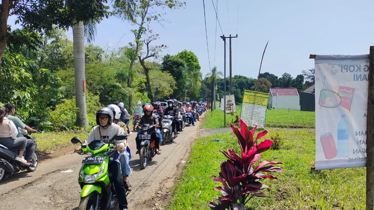 Pilih Jalur Alternatif Hindari Kemacetan di Jalur Wisata, Pengendara: Sama Saja Terjebak Macet 