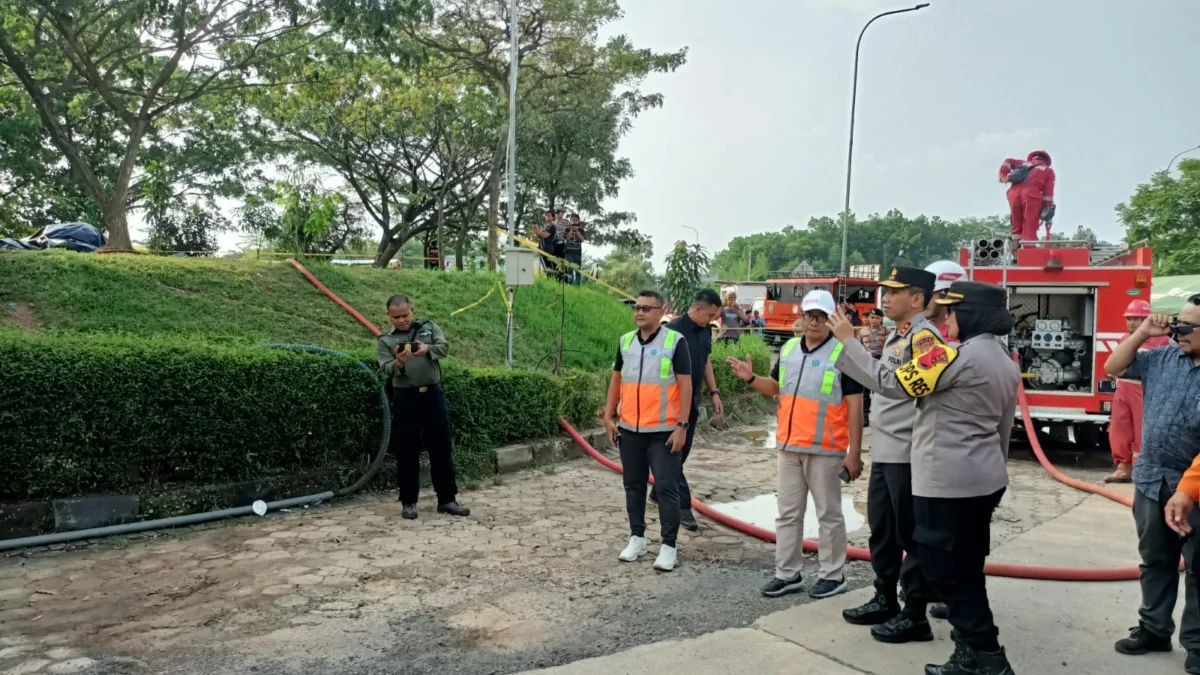 Kapolda Jabar Tinjau Penanganan Semburan Api di Rest Area KM 86B Tol Cipali, Minta Semua Tim Selalu Berkoordinasi 