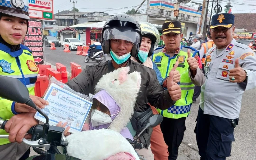 Polisi di Subang Apresiasi Pengendara yang Taati Aturan Lalulintas 