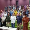 SATU FREKUENSI. KPAP dan Hipmi Purwakarta satu frekuensi dalam memuliakan dan menyantuni anak yatim. ADAM SUMARTO/PASUNDAN EKSPRES