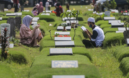 4 Manfaat Ziarah Kubur Di Hari Lebaran Idul Fitri!