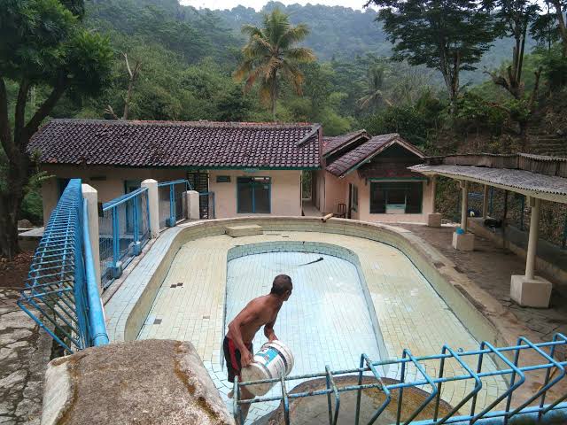 Nikmati Sensasi Mandi Air Panas di Batu Kapur Subang