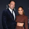 Viral Momen Ben Affleck "Bete" Jalan Bareng JLO