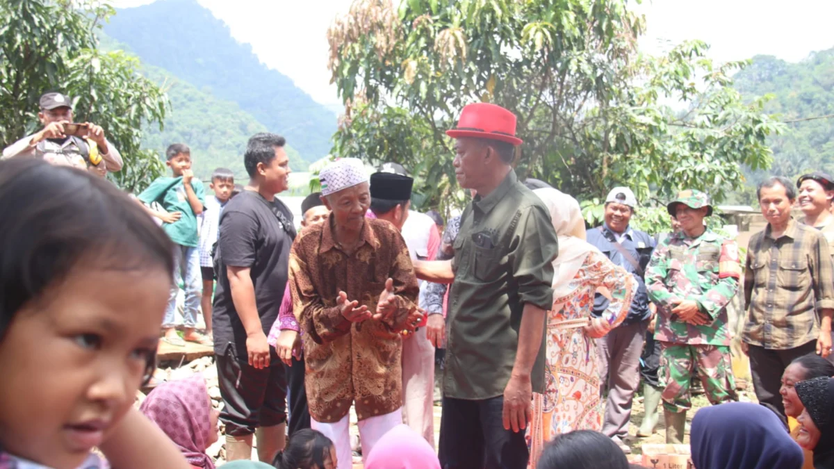 Bupati Subang Tinjau Longsor di Cisalak