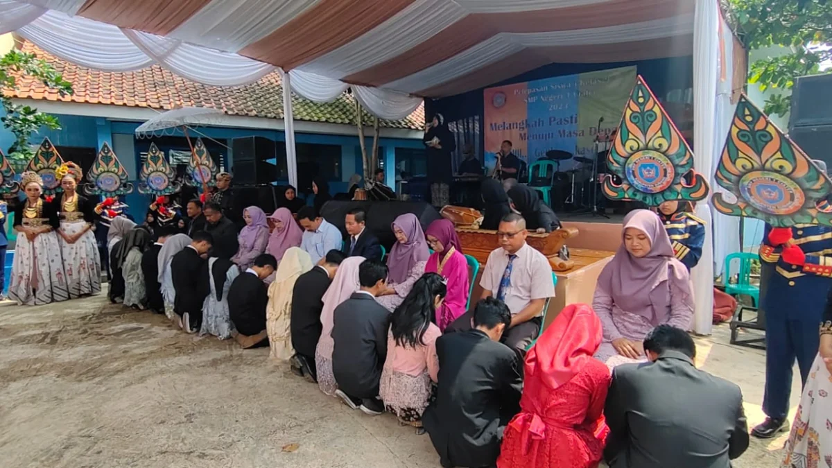 Perpisahan dan Pelepasan Siswa Kelas IX SMPN 1 Ciater, Guru Berharap Lulusan Bisa Melanjutkan Sekolah