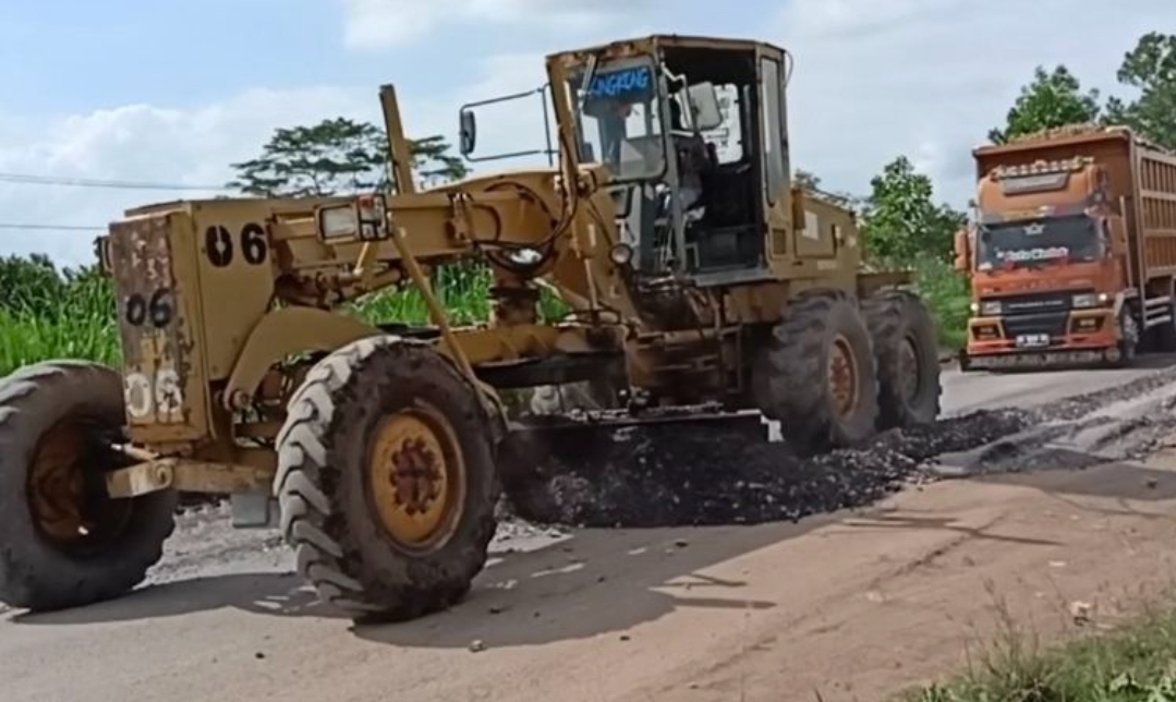 Viral Rombongan Paspampres Malah Lewat Jalan yang Masih Rusak di Lampung