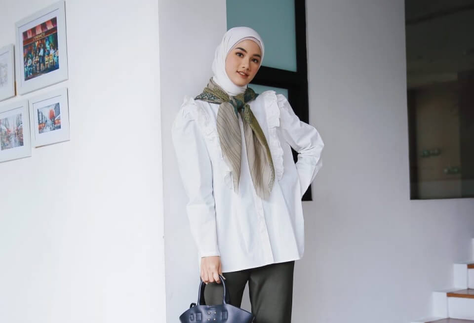 OOTD Baju Putih Bisa Masuk ke Semua Acara, Intip Disini Inspirasinya!