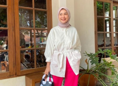 Rekomendasi Warna Hijab untuk OOTD Cewek Kue yang Cocok