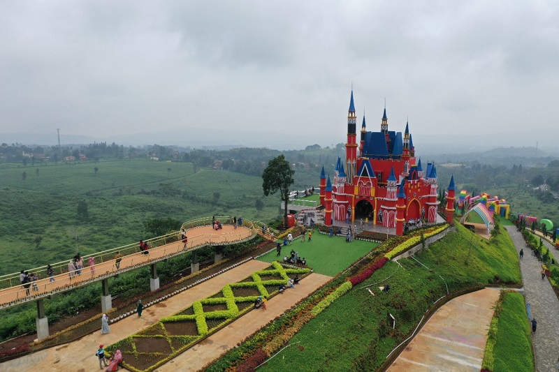 Bagai Masuk ke Disneyland, Tempat Wisata di Subang Ini Wajib Dikunjungi Bersama Ayang, Segini Harga Tiket Masuknya (d-castello-via-Subang-go-id)