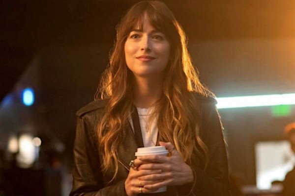 Dakota Johnson Curhat Tentang Kebencian Terhadap Ayah Tirinya