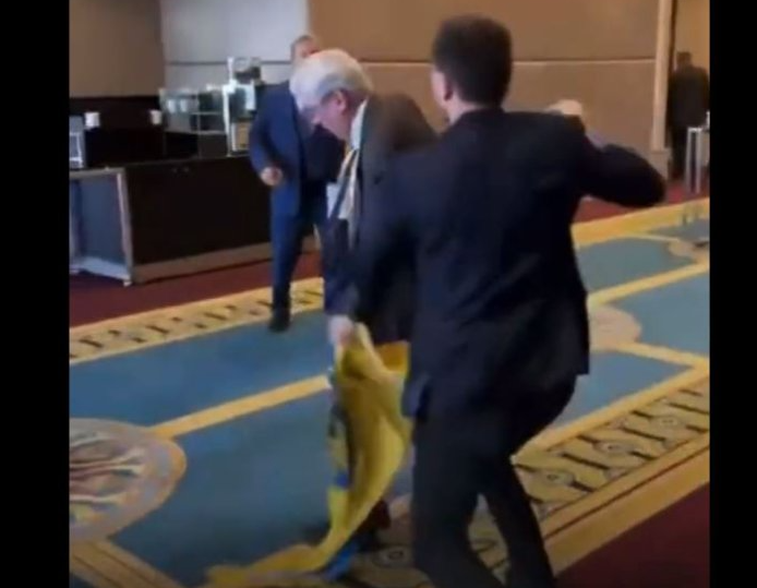 Delegasi Rusia dan Ukraina Terlibat Perkelahian di Konferensi Internasional Delegasi Rusia dan Ukraina Terlibat Perkelahian di Konferensi Internasional