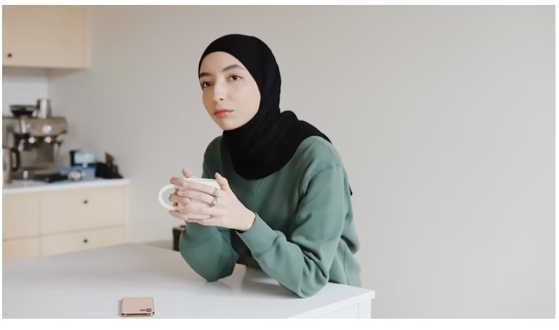 Keselek Artinya Apa? Simak Pengertian dan Pertanda Tersedak Menurut Islam (via unsplash-Good Faces)