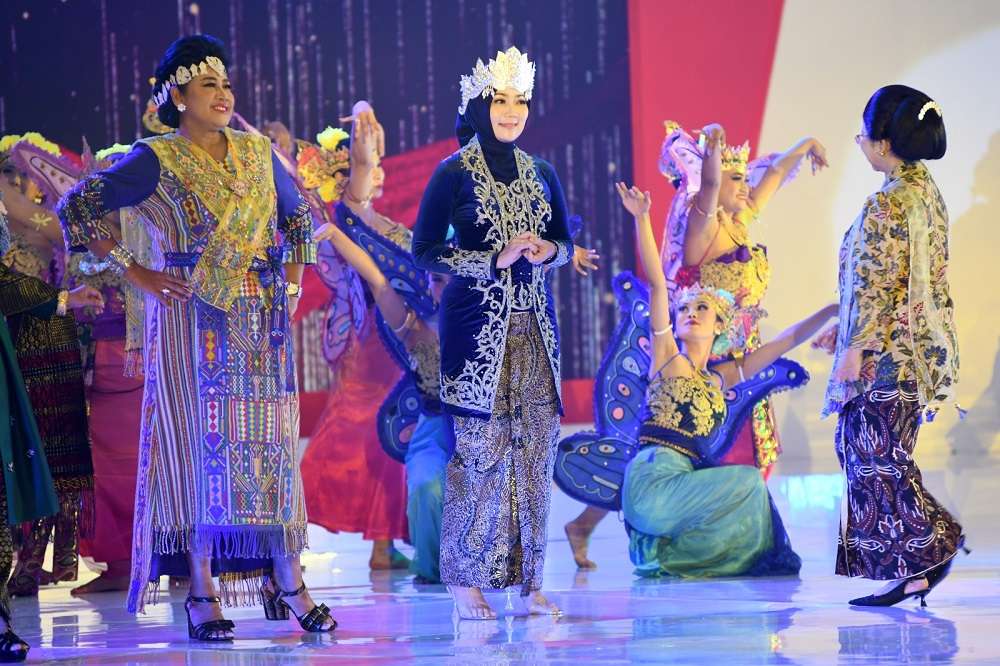 Atalia Ridwan Kamil Ikut Fashion Show HUT Dekranas