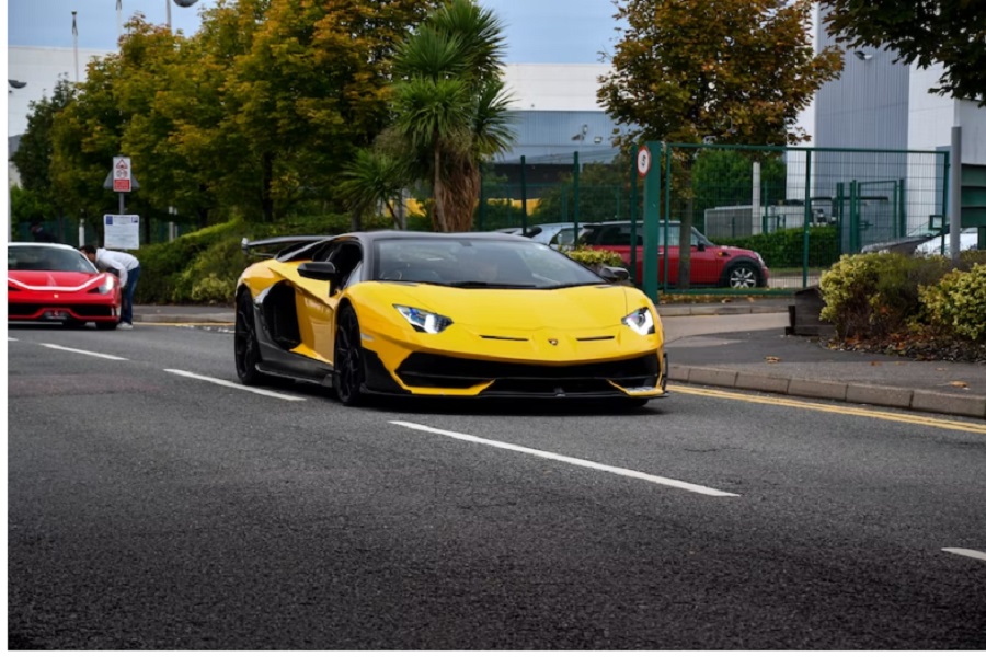 Harga Lamborghini Aventador, via Unsplash-Yannis Zaugg