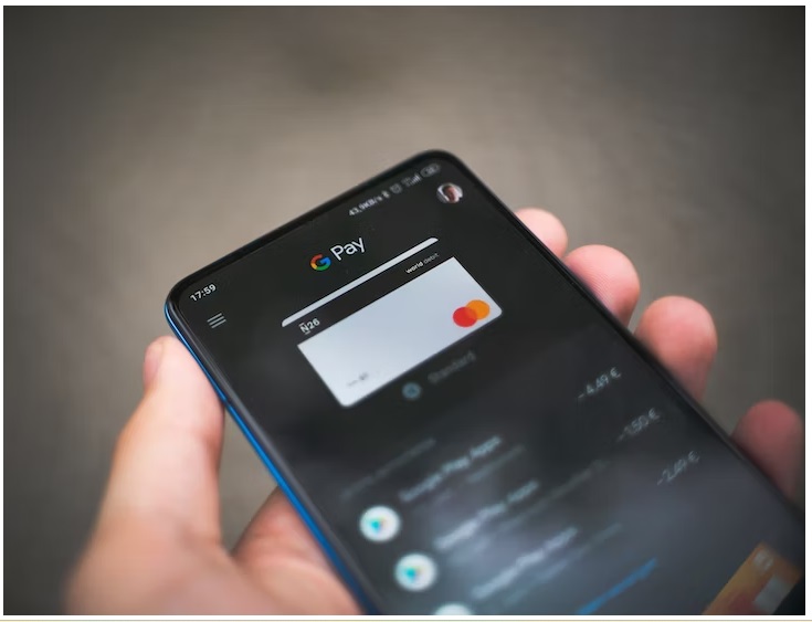 Mengenal Teknologi NFC, Apa Maksud NFC dan Keunggulannya dalam Kehidupan Sehari-hari? (ILUSTRASI penggunaan NFC, via Unsplash-Mika Baumeister)