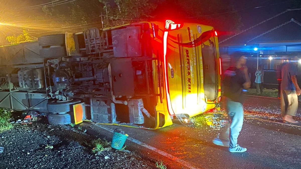 Bus Alami Kecelakaan di Jalan Raya Ciater Subang