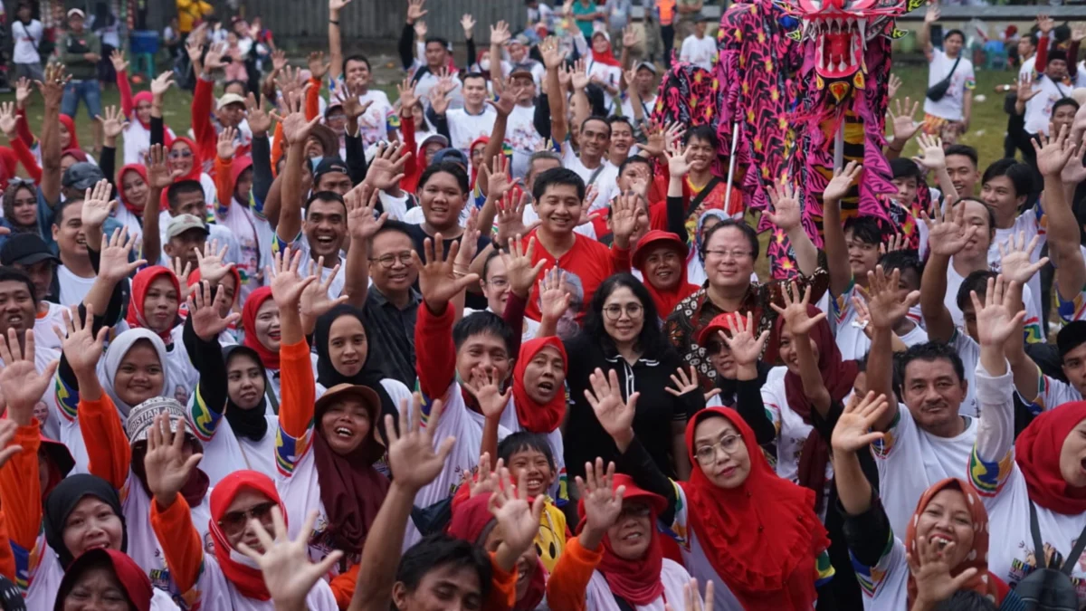 Ribuan Orang Meriahkan Kirab Pemuda dan Heleran Seni Budaya Subang di Alun-alun Pagaden