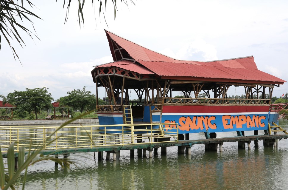 Rumah Makan Saung Empang Subang: Menikmati Kelezatan Kuliner Tradisional