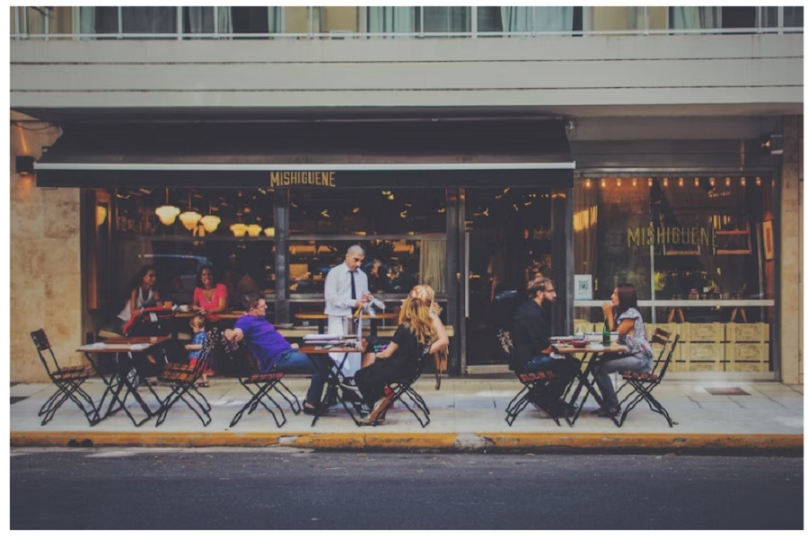 Tempat Makan Lesehan di Subang, ilustrasi via Unsplash-Henrique Felix