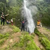 Keindahan Alam Desa Cibeusi Tak Ada Habisnya, Punya Curug Cibareubeuy yang Indah dan Sejuk