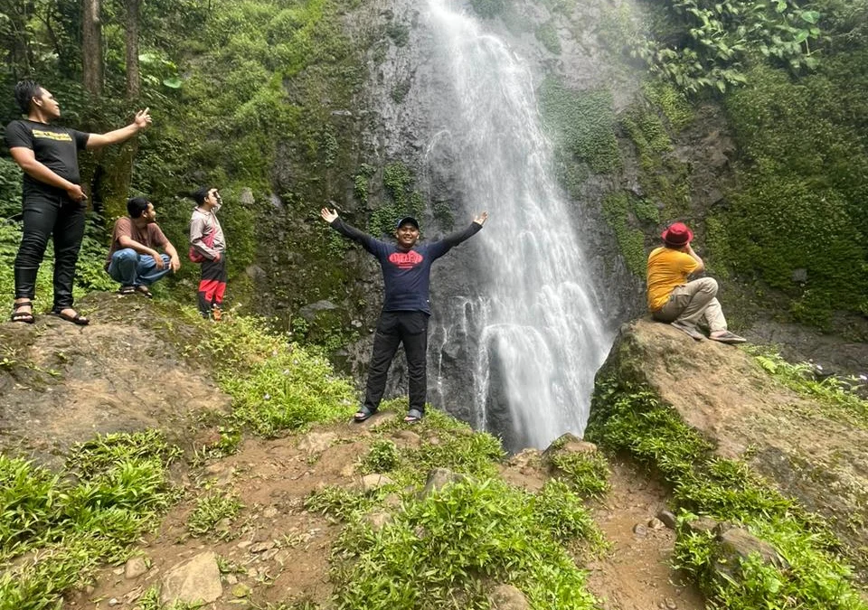 Keindahan Alam Desa Cibeusi Tak Ada Habisnya, Punya Curug Cibareubeuy yang Indah dan Sejuk