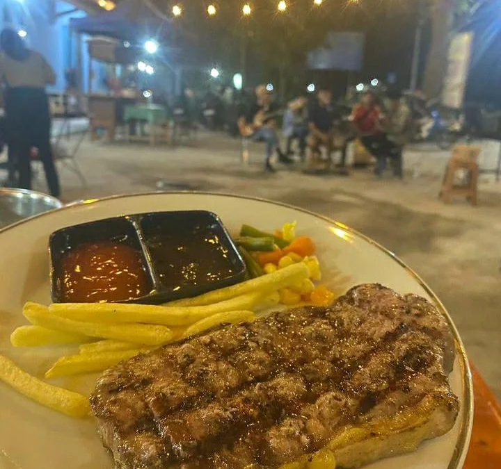 Angkringan Steak Ini Sediakan Makanan Berkelas dengan Harga Terjangkau