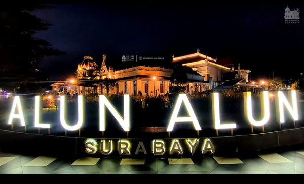 alun-alun surabaya