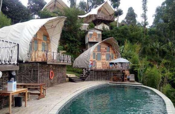 Glamping Tent Bandung Suguhkan Suasana dengan Pemandian Air Panas