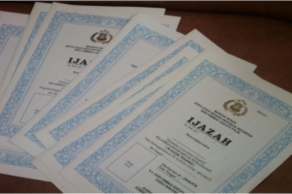 Perusahaan Menahan Ijazah Karyawan, Apakah Diperbolehkan?