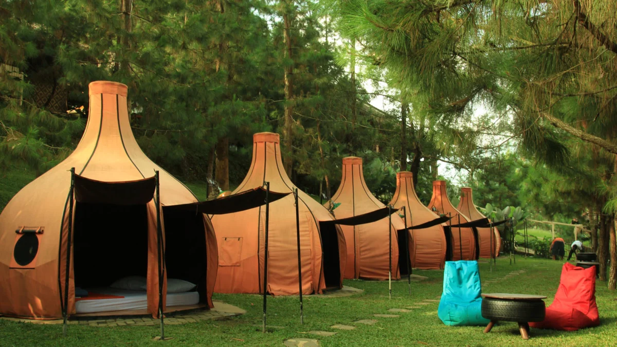 Rekomendasi Hotel Tenda di Bandung, Camping Asyik di Outdoor