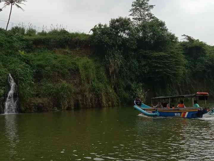 Penangkaran Rusa Tutul Di Wisata Curug Ciwideng Subang Wajib Kamu Datengi Saat Liburan, Harga Masuk Cuma Rp.10.000 Aja