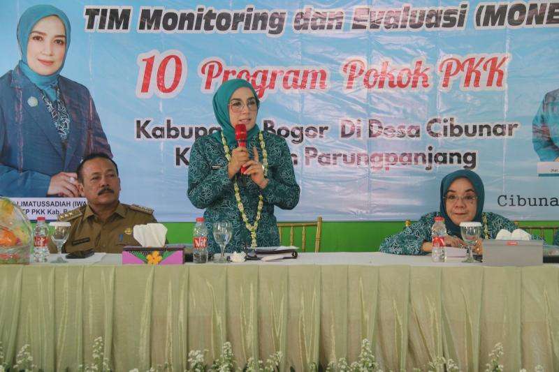 TP-PKK Kabupaten Bogor - DP3AP2KB Evaluasi Pelaksanaan Program PKK Desa Cibunar