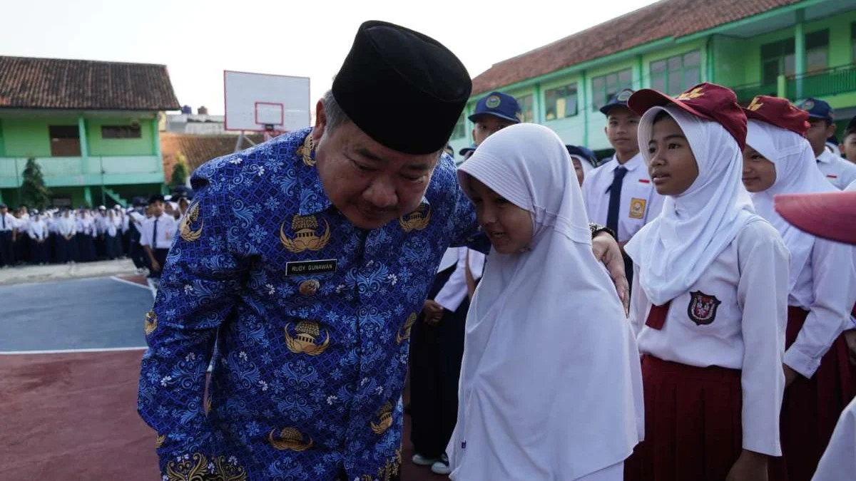 Bupati Garut Lakukan Kunjungan di Hari Pertama Masuk Sekolah